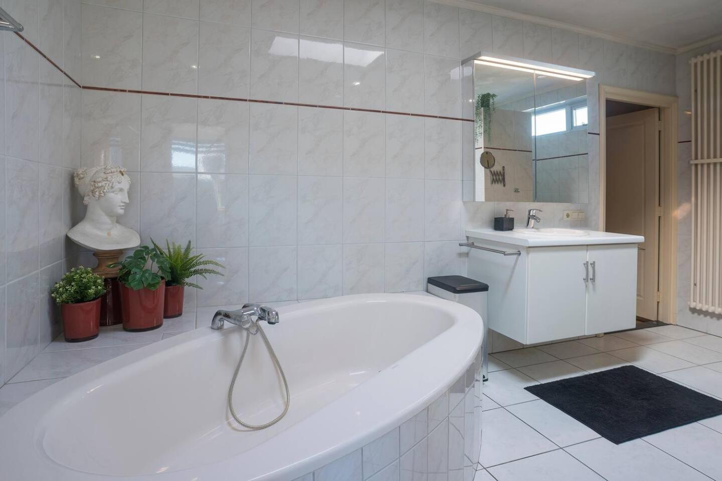 Xxl House With Free Parking & 3 Bedrooms Tilburg Buitenkant foto